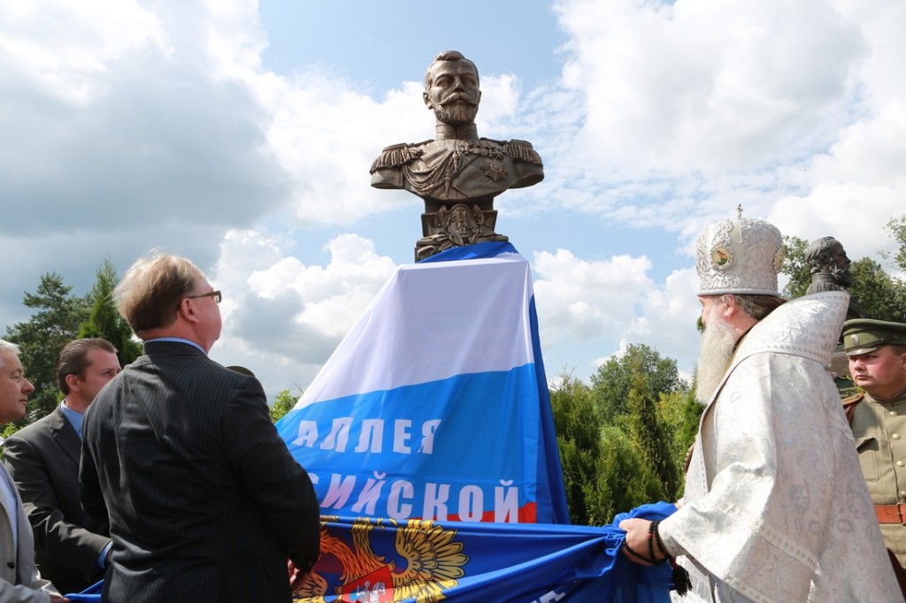 Освящение памятника царю Страстотерпцу Николаю II.17