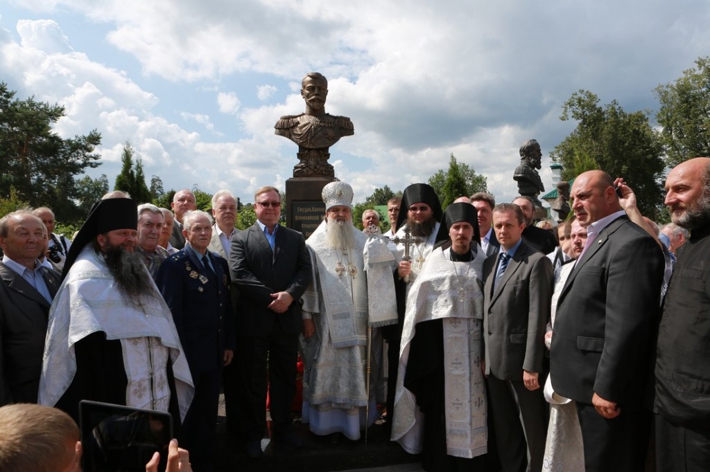 Освящение памятника царю Страстотерпцу Николаю II.19